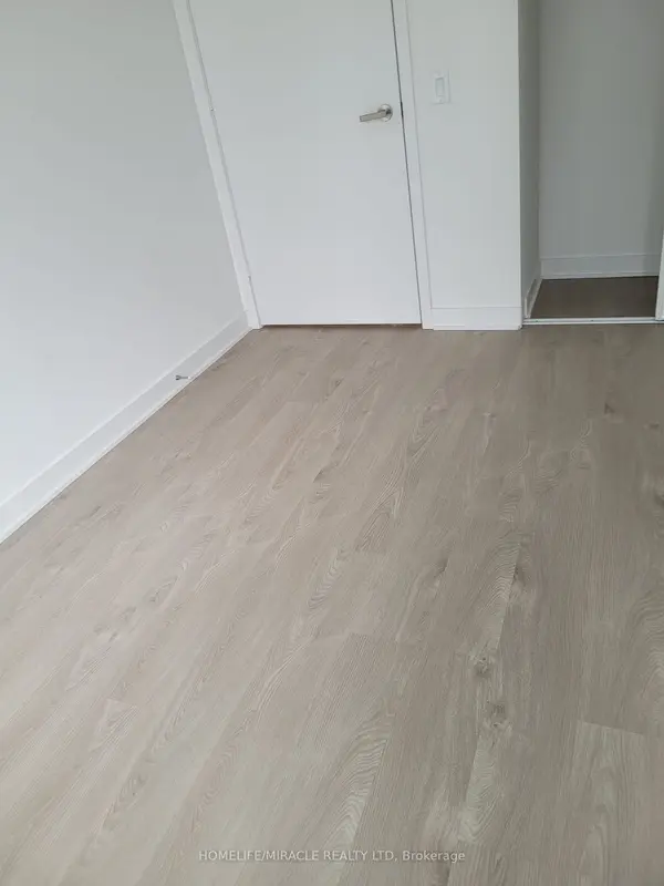 3900 Confederation Pkwy #212, Mississauga, ON L5B 0M3