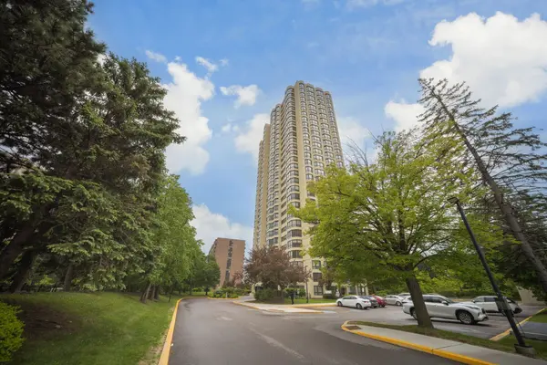 8 Lisa ST #1802, Brampton, ON L6T 4S6