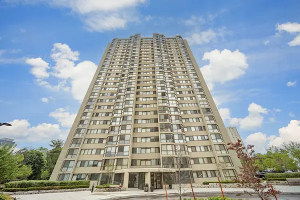 8 Lisa ST #1802, Brampton, ON L6T 4S6