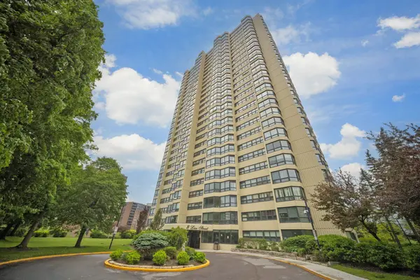 8 Lisa ST #1802, Brampton, ON L6T 4S6