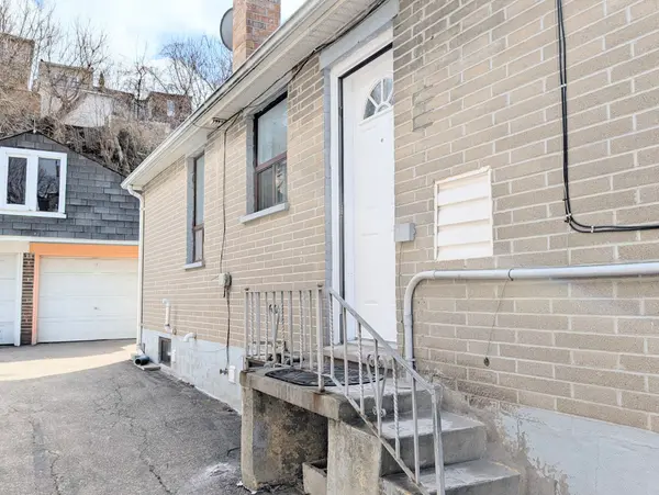 53 Dunraven DR, Toronto W03, ON M6M 1G9