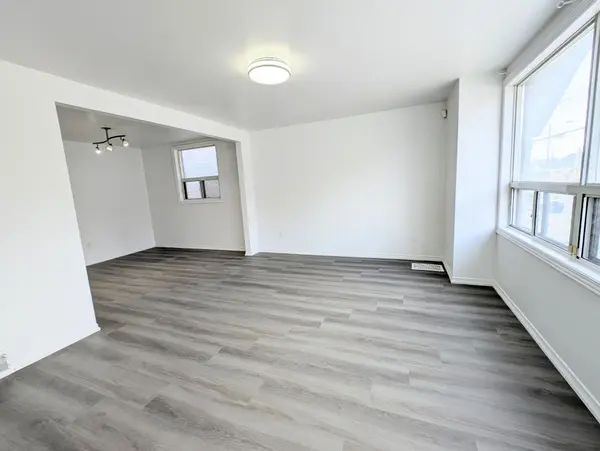 53 Dunraven DR, Toronto W03, ON M6M 1G9