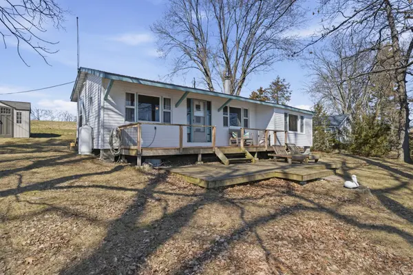 32 Quinte View RD, Greater Napanee, ON K0H 1G0