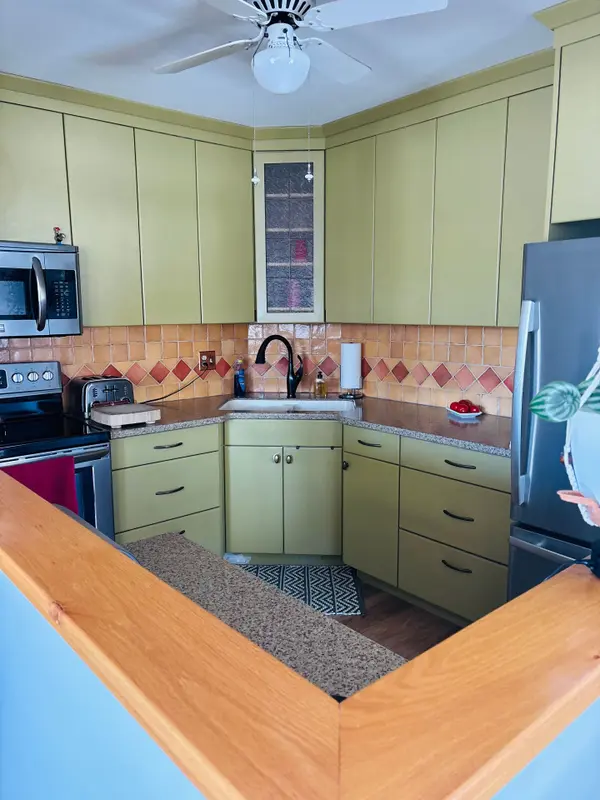 66 Greenview DR #301, Kingston, ON K7M 7C5