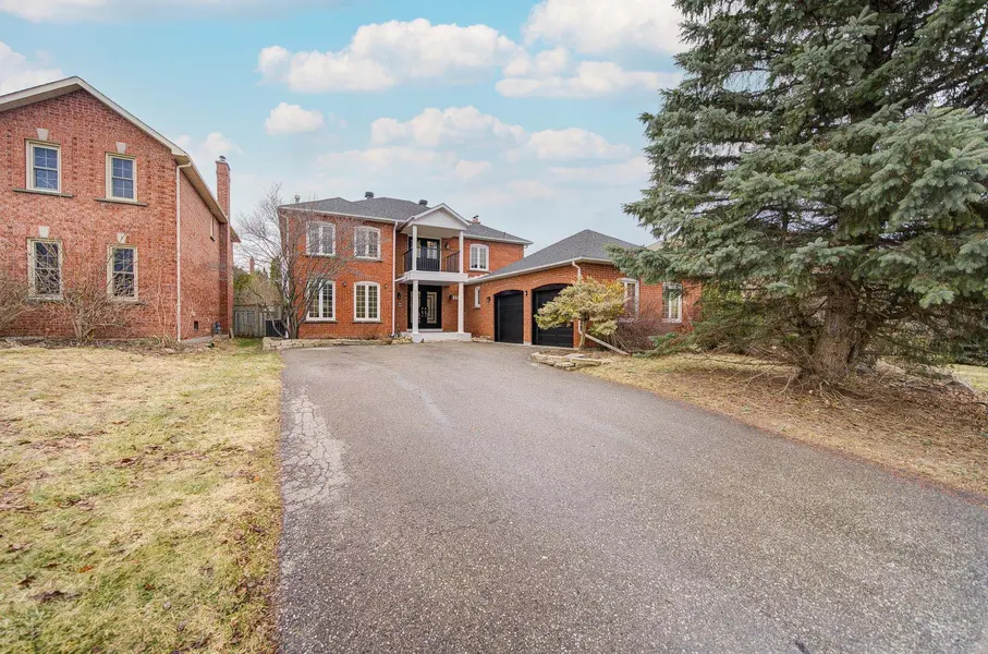 352 Kennedy ST W, Aurora, ON L4G 5M4