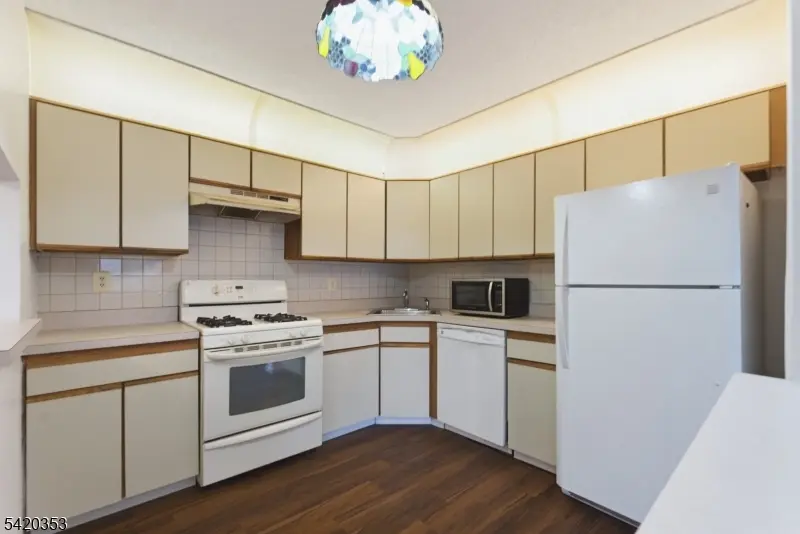 48 Taylor Dr, Franklin Twp., NJ 08823