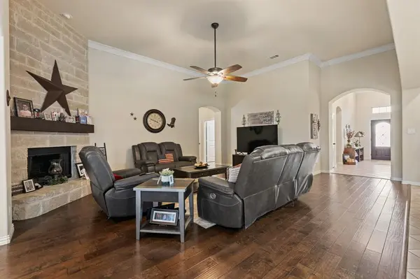 8901 Hillview Drive, Godley, TX 76044