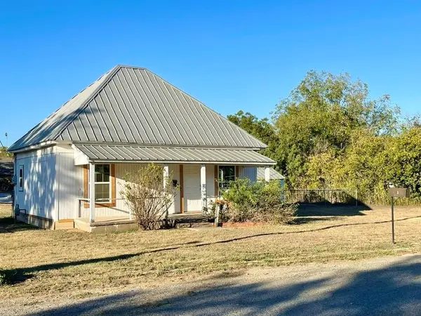 301 E 10th Street, Coleman, TX 76834