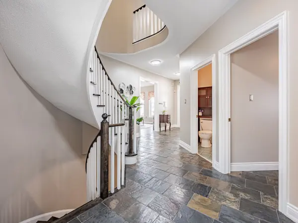 51 Hanson CRES, Whitby, ON L1M 2K9