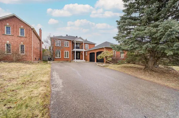 352 Kennedy ST W, Aurora, ON L4G 5M4