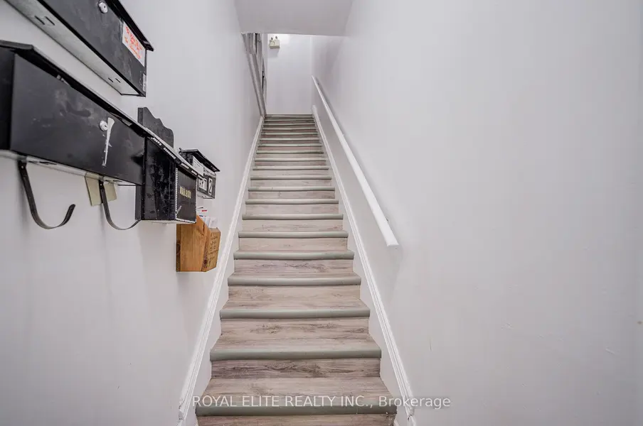 92 King ST W #3rd Floor Apartment, Cobourg, ON K9A 2M4