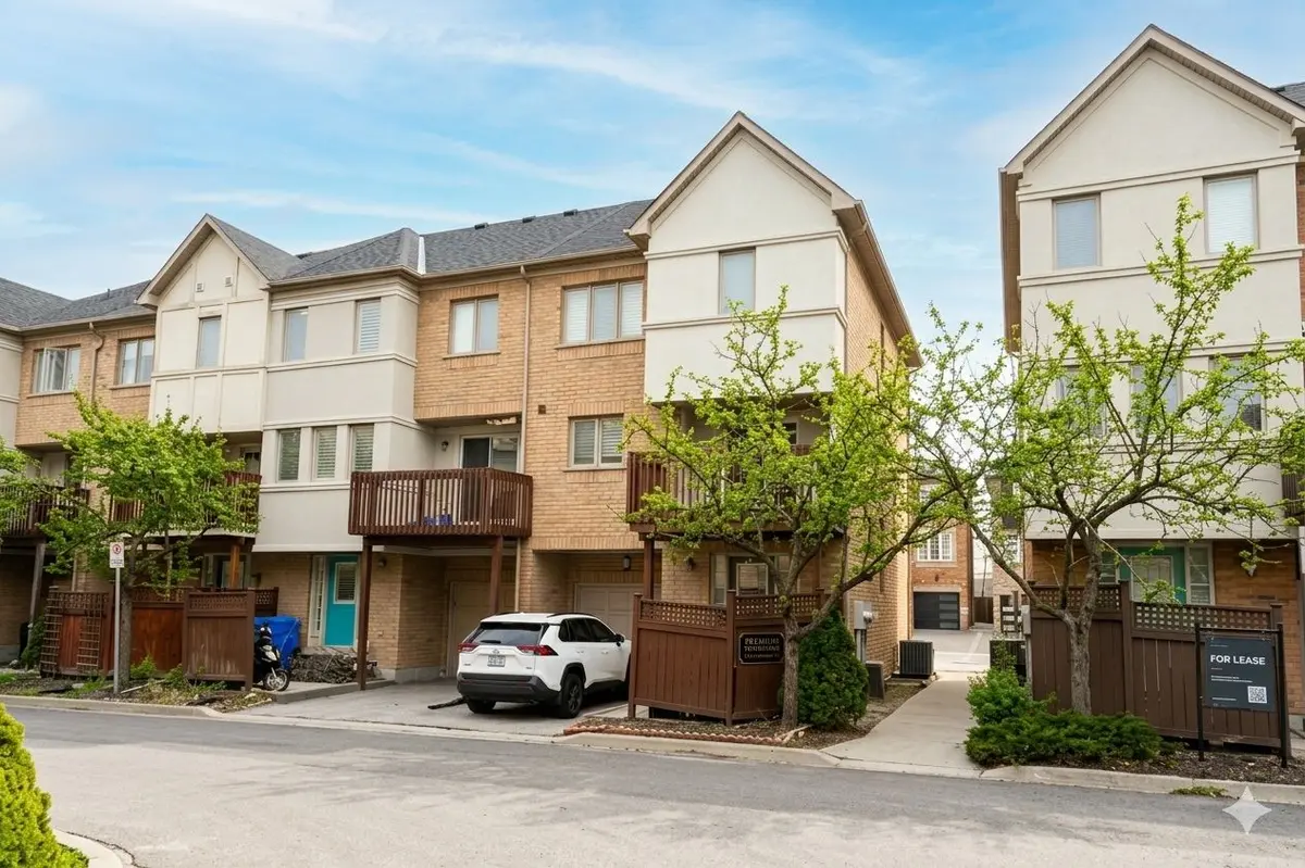 11 West Deane Park DR #1, Toronto W08, ON M9B 2R5