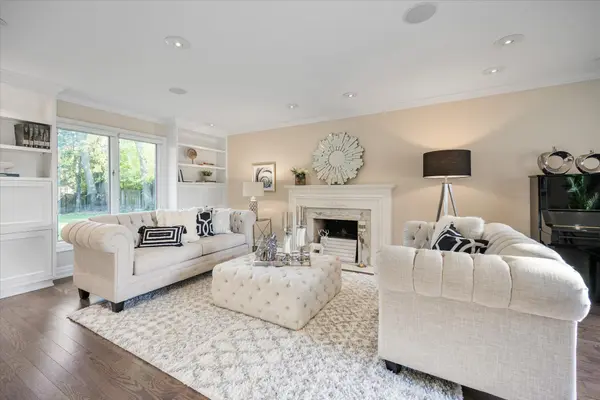 3 Old English LN, Markham, ON L3T 2T8