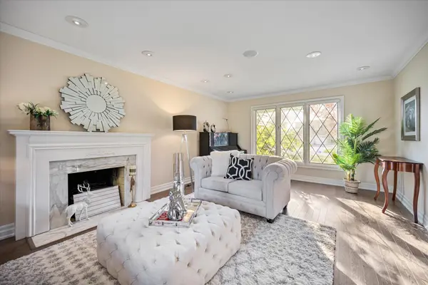 3 Old English LN, Markham, ON L3T 2T8