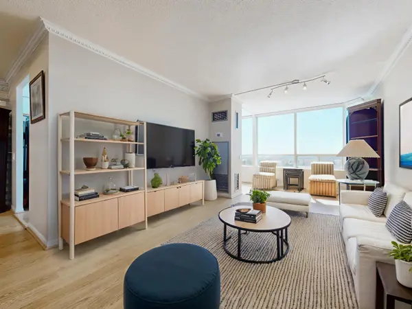 110 Promenade CIR #808, Vaughan, ON L4J 7W8