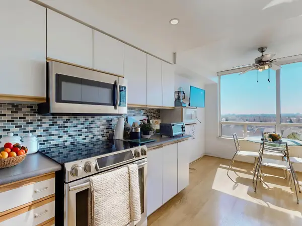 110 Promenade CIR #808, Vaughan, ON L4J 7W8