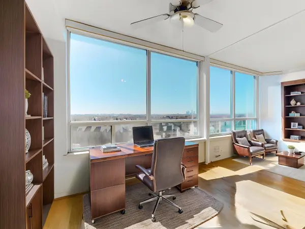 110 Promenade CIR #808, Vaughan, ON L4J 7W8