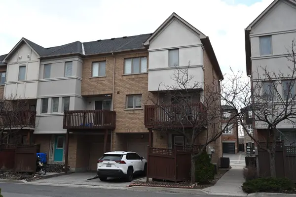 11 West Deane Park DR #1, Toronto W08, ON M9B 2R5