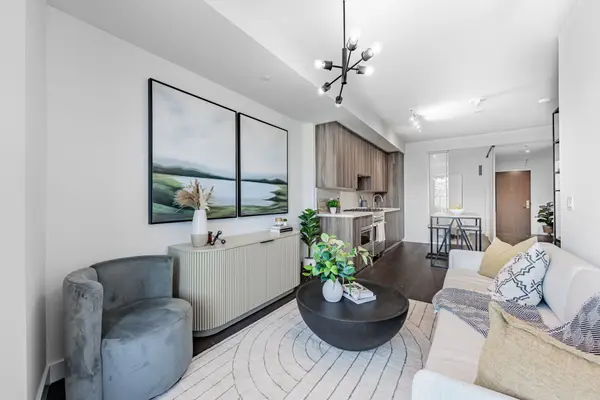 160 Kingsway CRES #310, Toronto W08, ON M8X 2S4