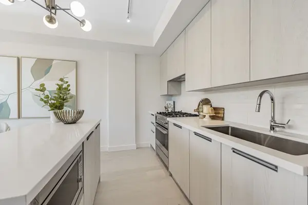 160 Kingsway CRES #312, Toronto W08, ON M8X 2S4