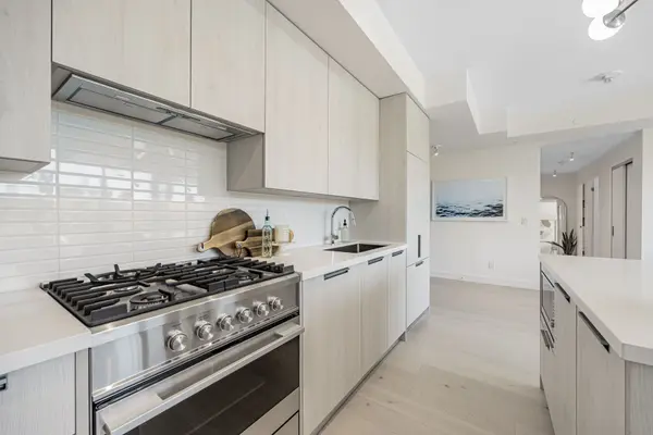 160 Kingsway CRES #312, Toronto W08, ON M8X 2S4