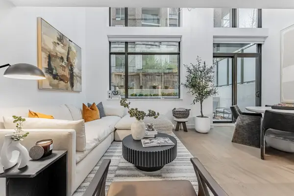 160 Kingsway CRES #101, Toronto W08, ON M8X 2S4