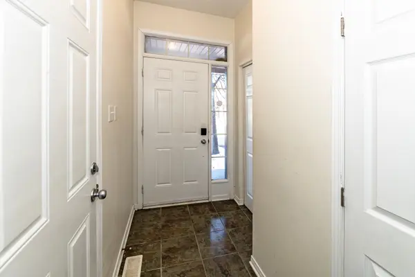 110 Chartley Private, Hunt Club - South Keys And Area, ON K1V 2J6