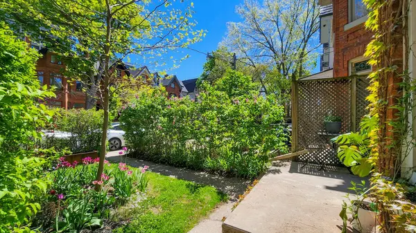 230 Robert ST, Toronto C01, ON M5S 2K7