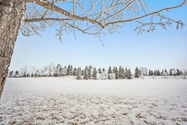 52 Glamis GN SW #143, Calgary, AB T3E 6V1