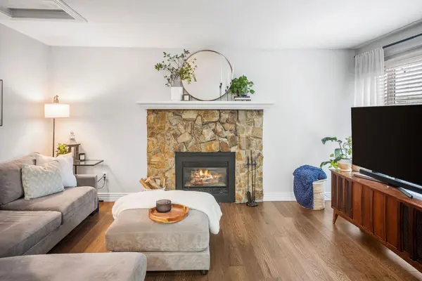 52 Glamis GN SW #143, Calgary, AB T3E 6V1