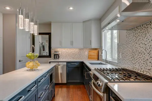 2444 45 ST SE, Calgary, AB T2B 1K4