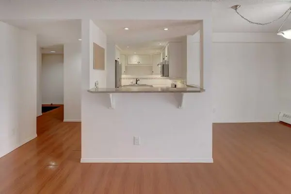 8604 48 AVE NW #811, Calgary, AB T3B 5E6