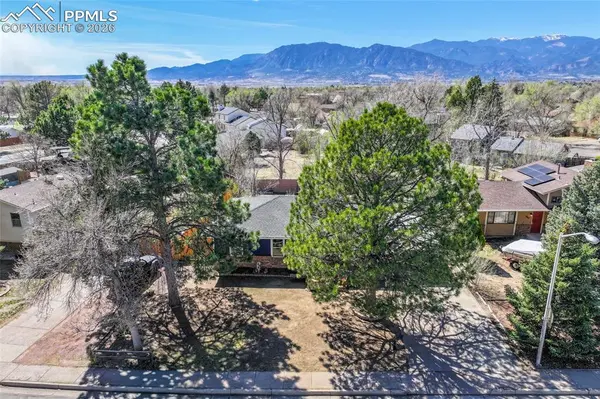 4875 Gatewood DR, Colorado Springs, CO 80916