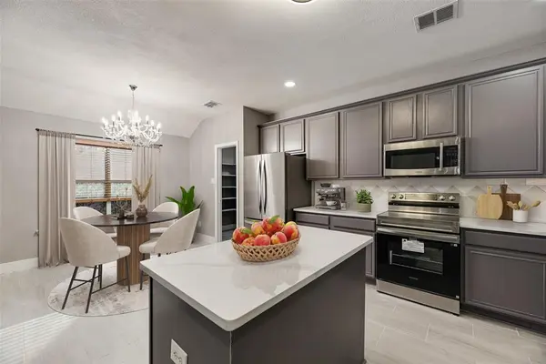 2011 Fair Oaks Circle, Corinth, TX 76210