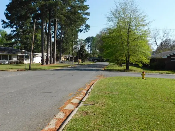 201 NE 8th Street, Springhill, LA 71075