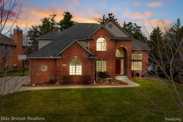 29750 Martell CT, Novi, MI 48377