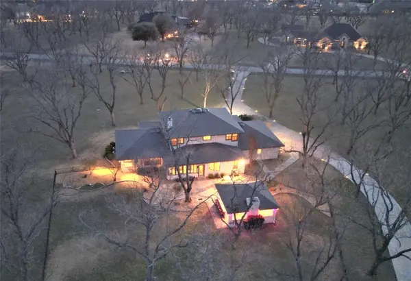 10015 Flight Plan Drive, Granbury, TX 76049