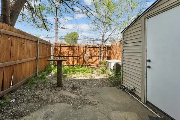 9415 Olde Towne Row, Dallas, TX 75227