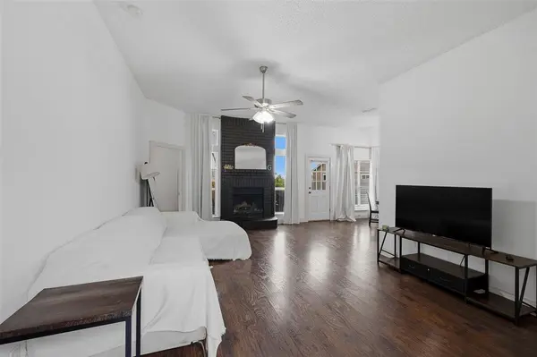 829 Parkwest Boulevard, Saginaw, TX 76179