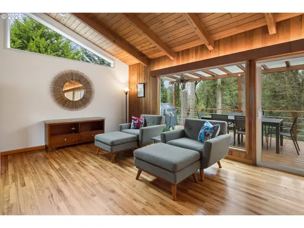 19022 OLD RIVER DR, West Linn, OR 97068