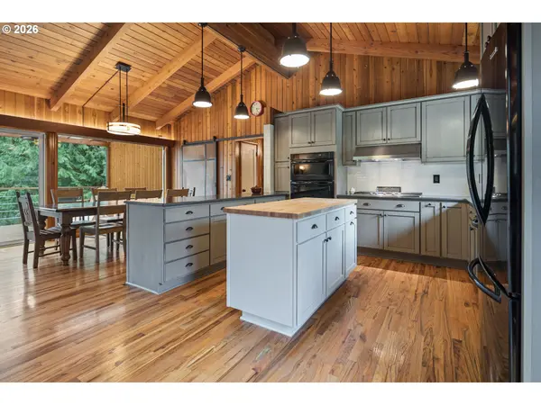 19022 OLD RIVER DR, West Linn, OR 97068