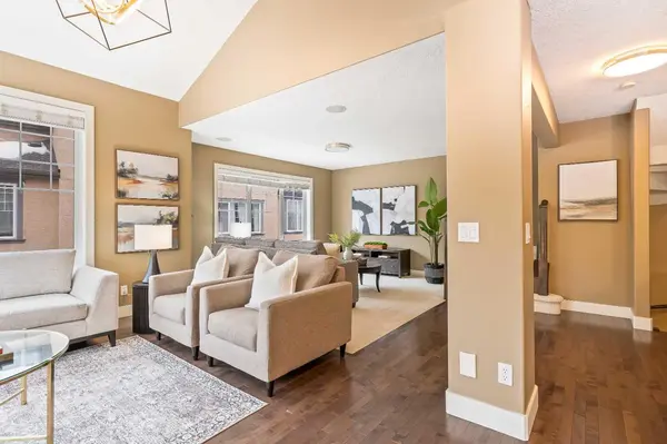 10 Discovery Ridge HL SW #402, Calgary, AB T3H 5X2