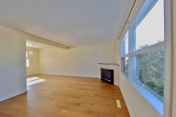 525 32 AVE NE, Calgary, AB T2E 2H3