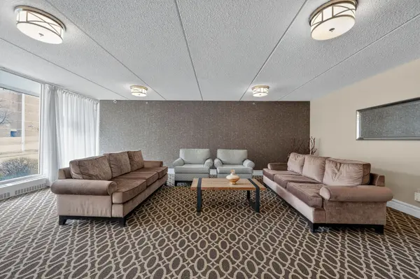 2 Glamorgan AVE #910, Toronto E04, ON M1P 2M8