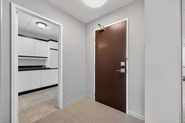 2 Glamorgan AVE #910, Toronto E04, ON M1P 2M8