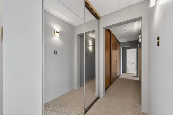 2 Glamorgan AVE #910, Toronto E04, ON M1P 2M8