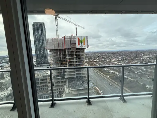 448 BURNHAMTHORPE RD #1612, Mississauga, ON L5B 0R4