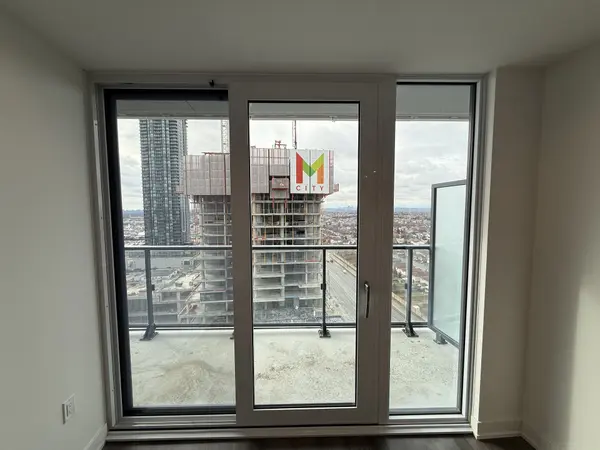 448 BURNHAMTHORPE RD #1612, Mississauga, ON L5B 0R4