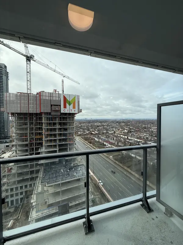 448 BURNHAMTHORPE RD #1612, Mississauga, ON L5B 0R4