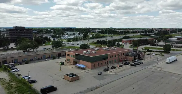 240 Wyecroft RD #100, Oakville, ON L6K 2G7